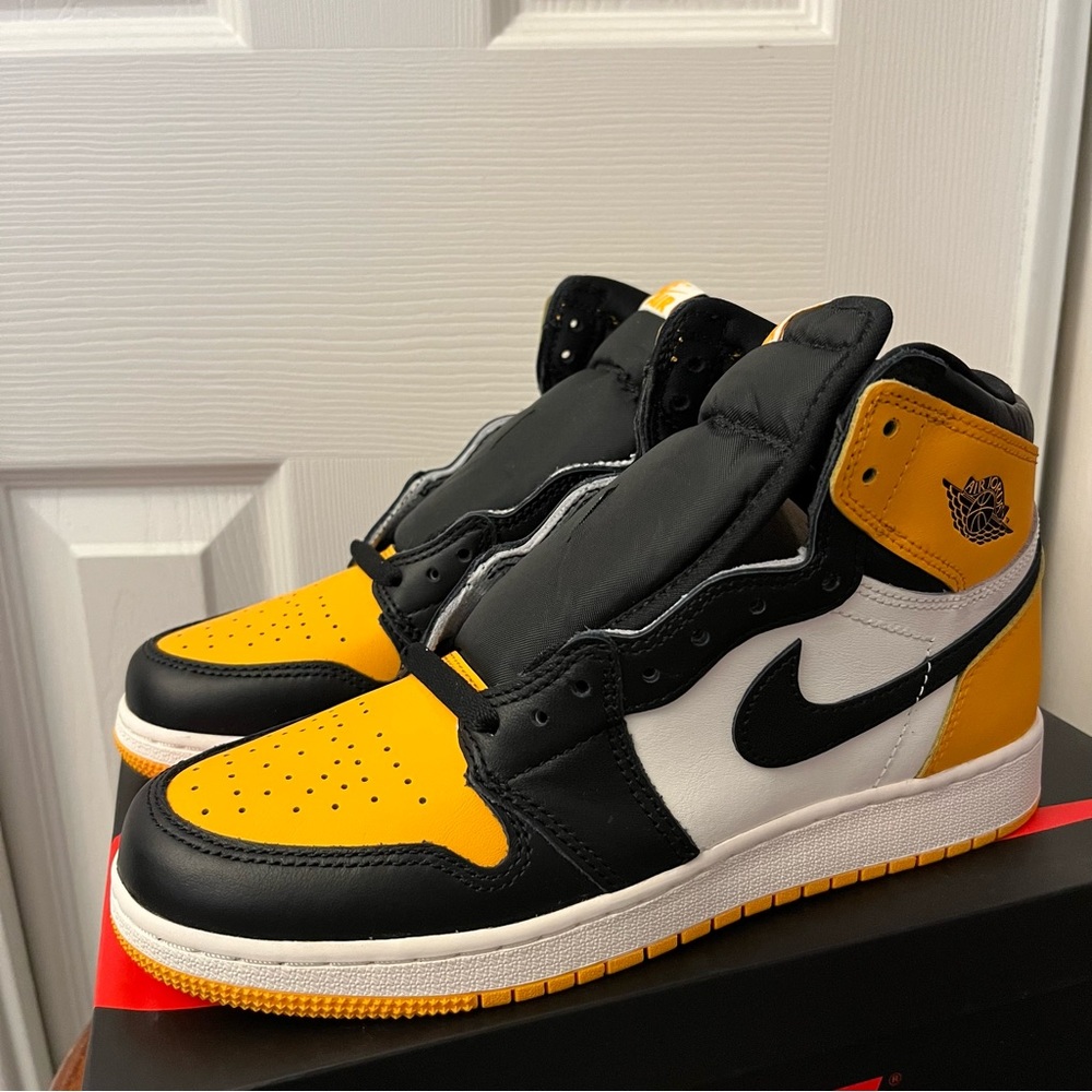 Nike Air Jordan 1 Retro High OG ‘Taxi’ GS Size 6.5Y 575441-711